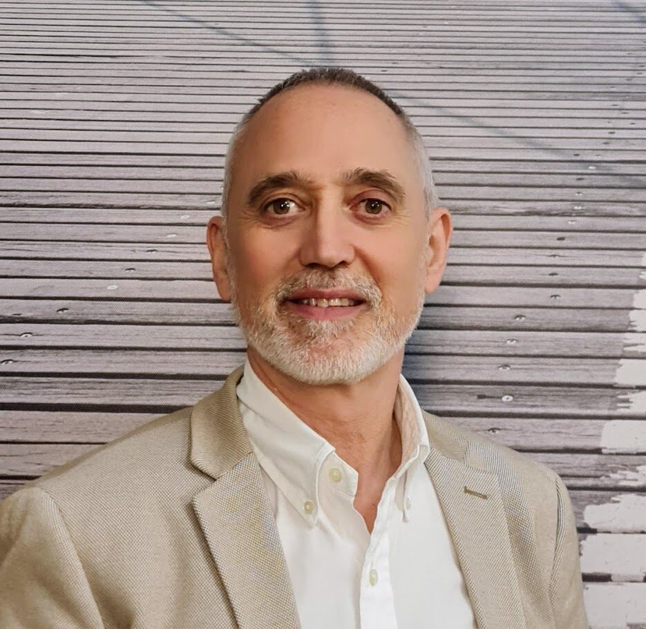 fotografía de Eduardo Canelles Romero, CEO de Digital Tactics 360 y mentor en Inteligencia Artificial para directivos, CEOs y C-Levels de empresas en España